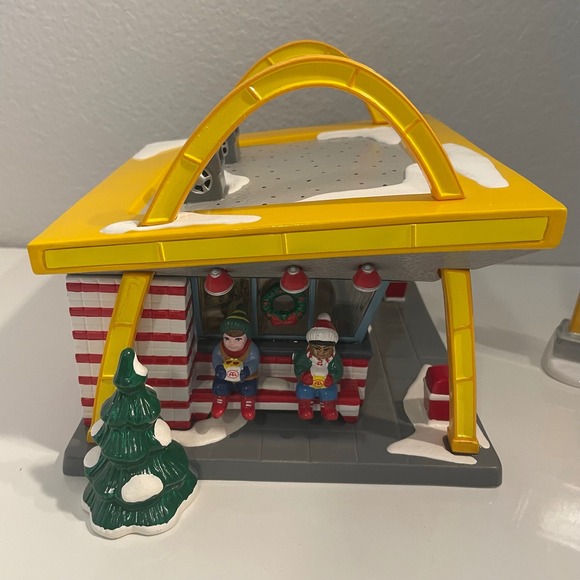 Department 56 McDonald's Holiday Village Display w/ Ronald McDonald Figures Sign - Picture 8 of 12